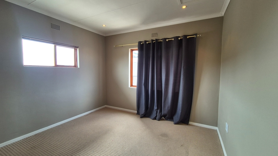 5 Bedroom Property for Sale in Country Club Western Cape